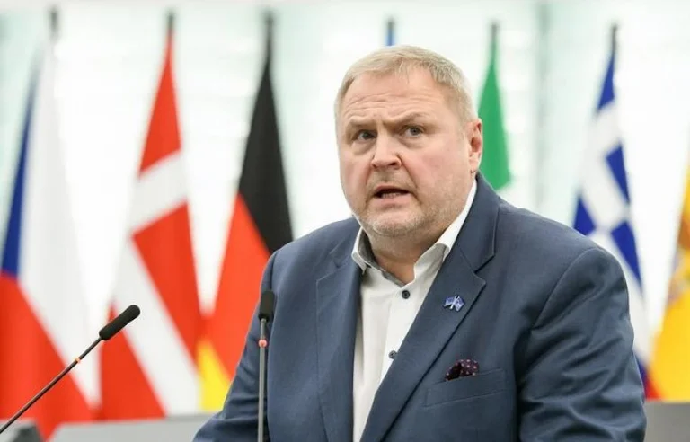 Berichterstatter des Europäischen Parlaments für Kosovo warnt vor der Innovation in Kosovo- Serbien