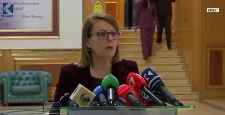 Bajrami : VV n'est pas vraiment intéressée par la constitution.