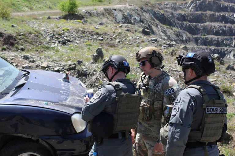 US police, KFOR hold joint training on disposal of explosive devices