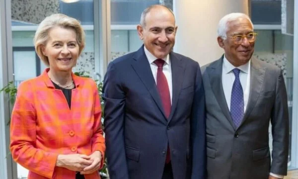 Arménie et Azerbaïdjan à la veille de la paix à Tirana, Von der Leeyen confirme la finalisation du traité