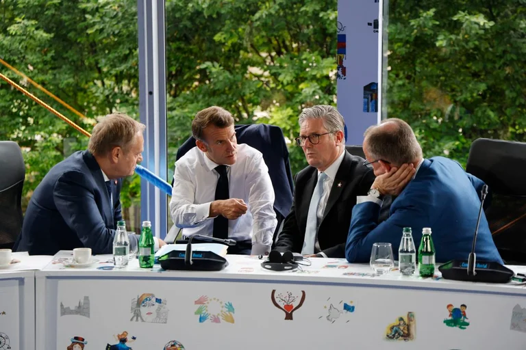 Zelensky con i leader europei chiama Trump da Tirana