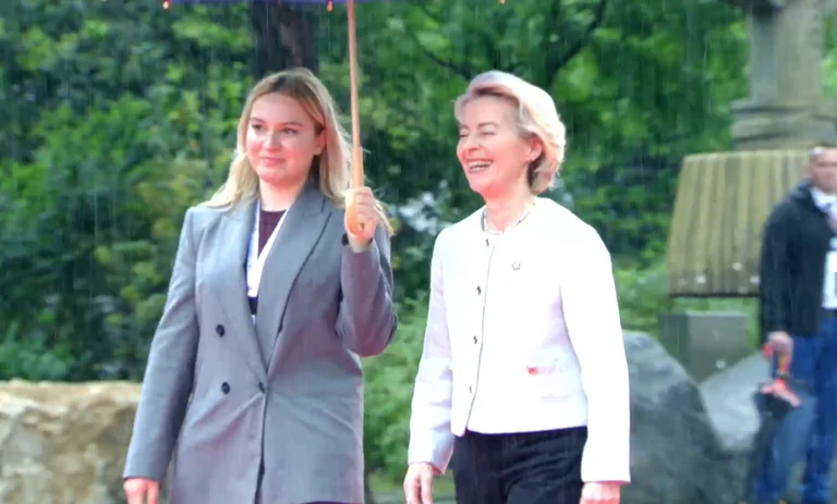 Von der Leyen de Tirana: La UE que prepara un nuevo paquete de sanciones contra Rusia, aumentará la presión sobre Putin