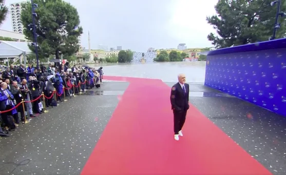 Edi Rama ospita leader europei con atleti bianchi