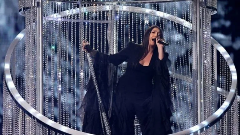 Drapeau palestinien agité pour tester le représentant israélien de l'Eurovision, il y a eu immédiatement cri en public