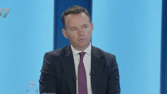 Auf die Frage nach seinem Beamtenantrag,