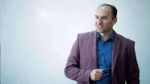 Il professor Arben Hajdari ha bisogno del suo aiuto, soffre di grave malattia