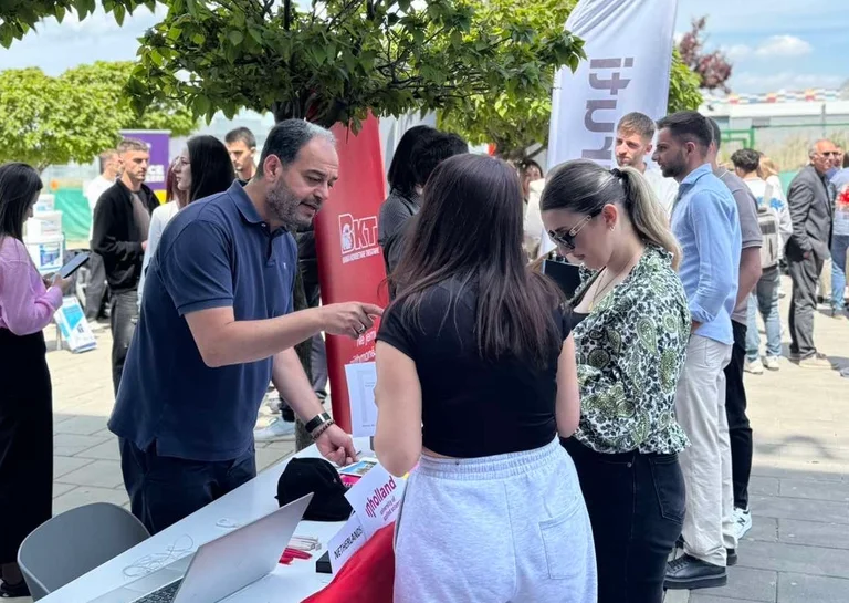 Más de 35 negocios en la Feria de Carrera de la ONU