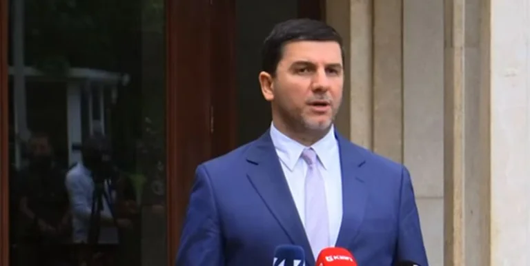 Krasniqi: Nuk ka dal `tym i bardhë` – VV insiston në Albulena Haxhiun kandidate për kryetare të Kuvendit