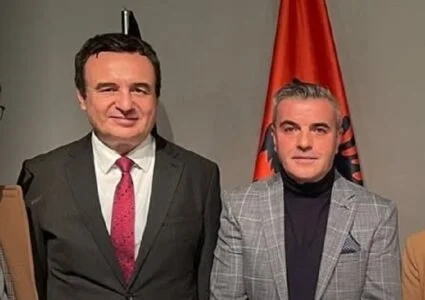 Esconomosamente, la Gacafer del VVA para la reunión presidencial: Dos hombres, tres mujeres en la imagen.