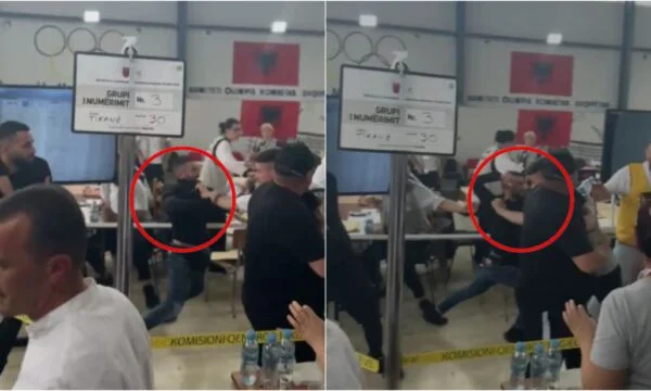 Plas coup in un centro di conteggio a Tirana, osservatore colpisce il presidente KZAZ