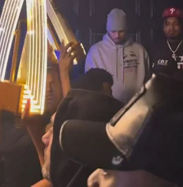 Chris Brown arrêté dans un hôtel à Manchester