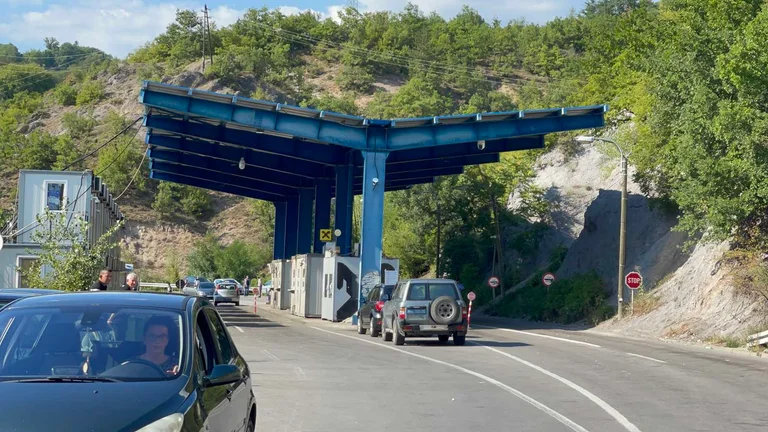 Katër kosovarë kapen duke kaluar ilegalisht kufirin me Serbinë
