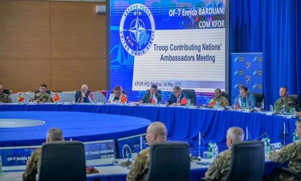 Le commandant de la KFOR rassemble les ambassadeurs des pays contributeurs, parle des situations de sécurité après les élections