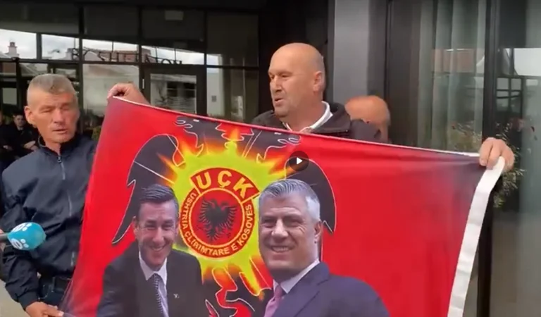 Proteste fordern Schließung des Sondergerichts, sie nennen es den 21-818x1>