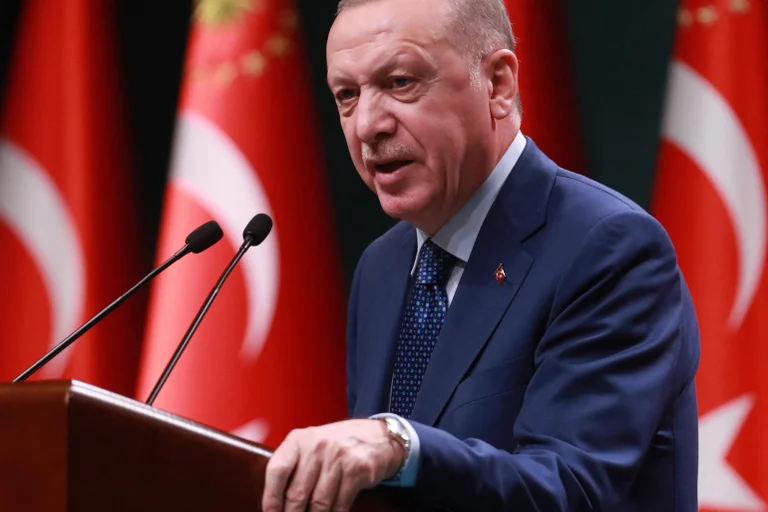 Erdogani nervozohet me Evropën për migrantët afganë: Turqia nuk është “depo e refugjatëve”