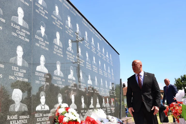 Haradinaj rende omaggio a Fik, Pavlan, Zahaq e Labijan: i crimini della Serbia non sono né dimenticati né perdonati