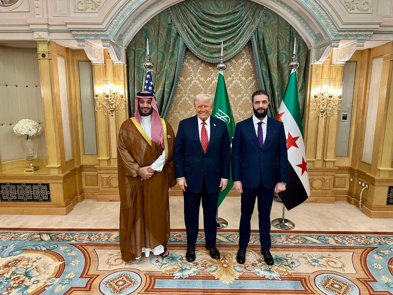 Trump incontra con il presidente della Siria, Ahmed al-Sahara- Vista storica dell'incontro
