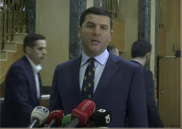 Krasniqi: Le même scénario pour maintenir le blocus VV continue à tenir l'Etat en otage