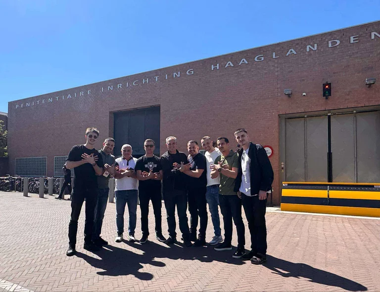 Nat Hasani visita i leader della KLA nell'Aia: sono dietro queste mura ingiustamente.