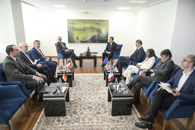 Ambasadorët e QUINT-it i shkuan Kurtit në zyre, jipen detaje nga ky takim