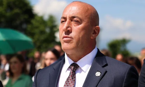 Ramush Haradinaj geht mit dem osmanischen Präsidenten zusammen