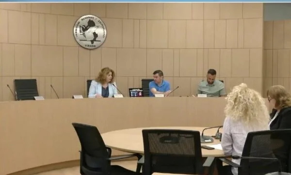 La richiesta dei socialisti di essere rinviata a Vlora entro le ore 10.00.