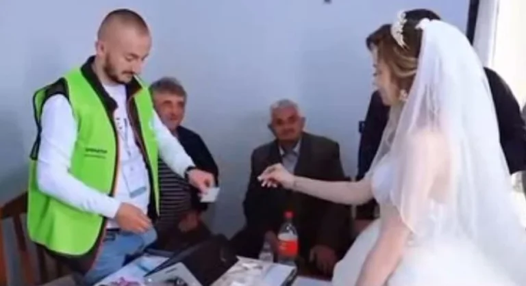 La sposa d'Elbasan vota in velo