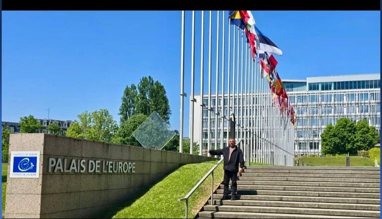 Oui. La bataille avec le Tribunal spécial ne se termine pas avec leurs verdicts politiques, je laisserai la pierre libre pour exposer