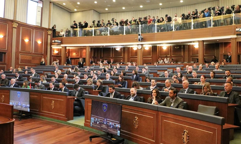 Il 13o fallimento, il Parlamento appare con avviso della sessione di oggi