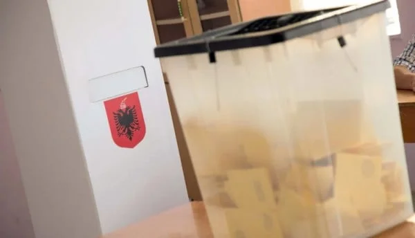 L'Albanie dans le silence électoral, la bataille passe demain aux urnes