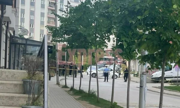 vista del sito dove c'era il fuoco di pistola ieri a Pristina
