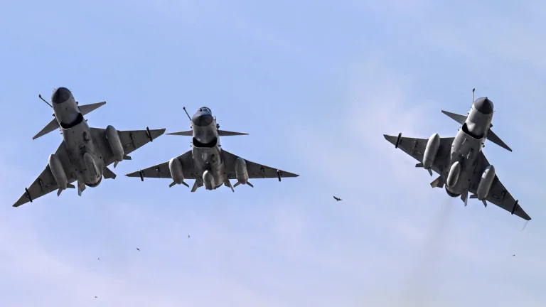 Combate Chino: ¿Pekín está probando su tecnología militar frente a India-Pakisan?