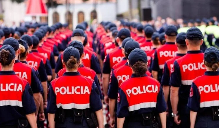 Maßnahmen, die für den 11. Mai in Albanien veröffentlicht wurden, nehmen so viele Polizisten auf das Feld