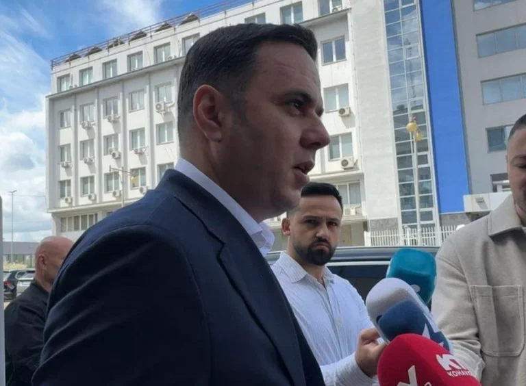 Abdías: Nadie tiene mayoría, ni se sienta y hable, ni siga adelante con este circo.