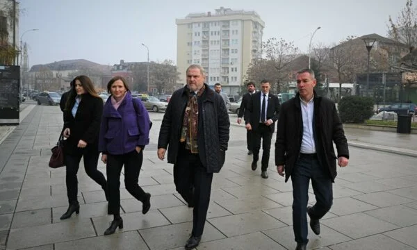 Torres: la désinformation russe, chinoise menace la stabilité des Balkans occidentaux, le Kosovo doit réagir plus fortement