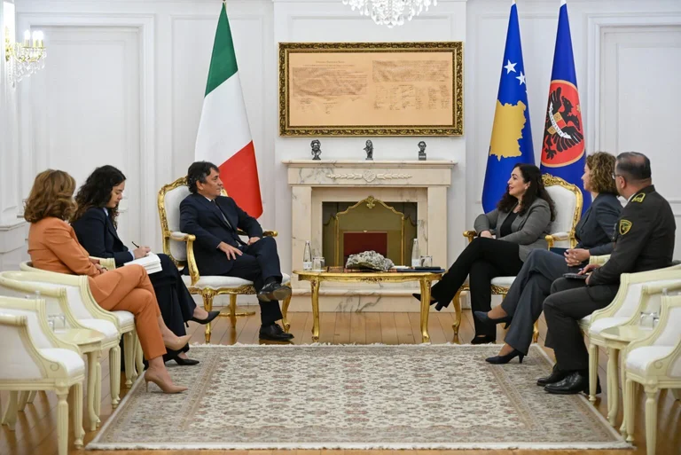 Osman hoy aceptó credenciales del nuevo embajador de Italia