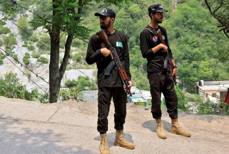 Pakistán dice que derribó 25 temores, India dice que se apagó de la venganza paquistaní