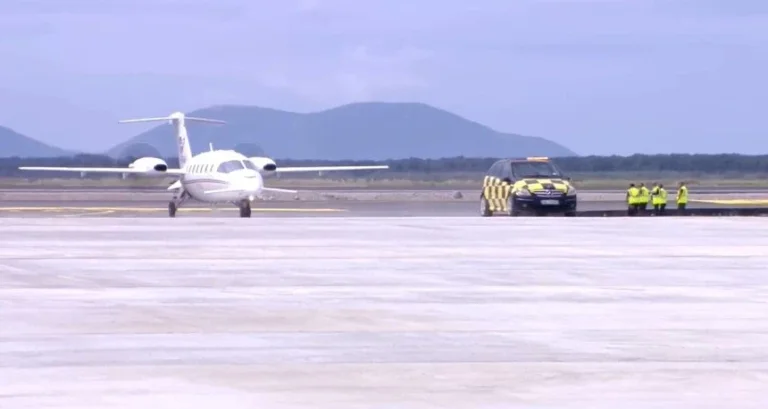 Erstes Flugzeug landete am Flughafen Vlora
