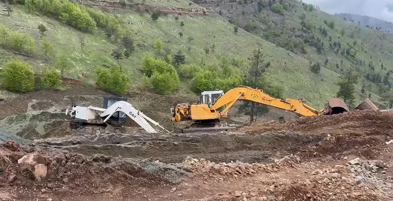 Tuttavia, nessuna speranza continua per il 29enne che è stato abbattuto dalla sabbia a “