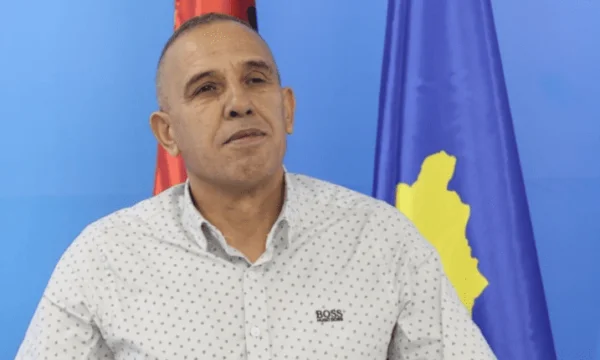 Nell'assemblea, Zeqiri dice che i salari sono messi a repentaglio nel comune di Zubin Potok: Siamo nei guai.