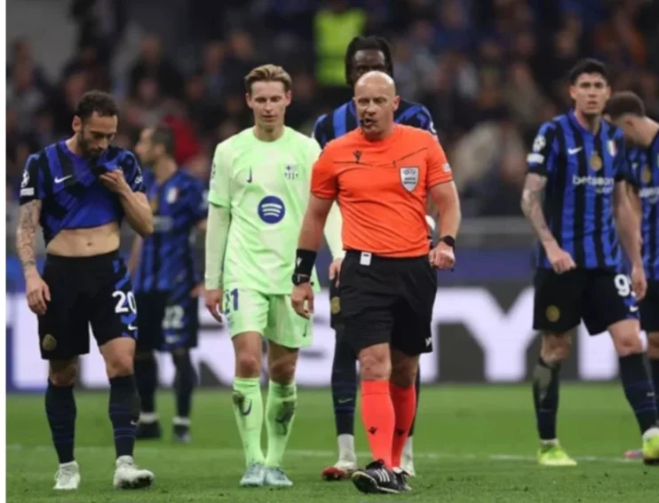 ¿Qué digo? El juez polaco reacciona por primera vez después de criticar sus decisiones en el partido Inter-Barcelona