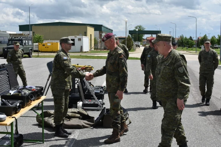 Pfeifer, Jashari talk about possibility of co-operation between Kosovo's armies, Germany