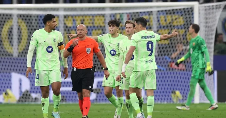 Pedri, Garcia, Araujo e Inigo Martinez accusano all'unanimità il giudice della lotta Inter