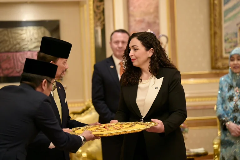 Viene dato il titolo “Datin Lyla Watama” dal sultano di Brunei, presidente Osmani: Honor for People of Kosovo