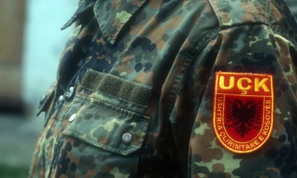 Ish-diplomati amerikan thotë se UÇK-ja nuk arriti asnjëherë të ketë një strukturë të unifikuar të ushtrisë