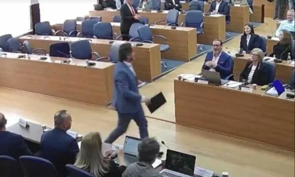Les affrontements de Chaglavica bloquent l'Assemblée de Pristina