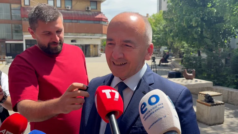 mujarrier at LDK offices: I came by to see the mayor.
