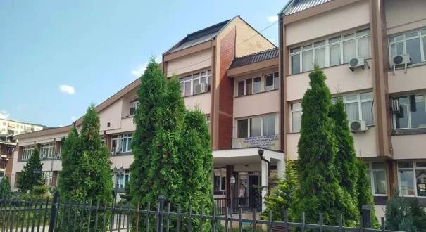 Nouveaux détails de la tragédie de Prizren: Le suspect est soigné à l'hôpital, ce qui lui fait trois blessés.