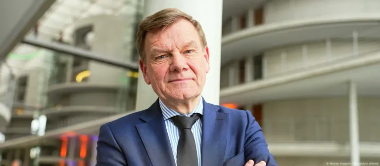 Dialogue of European Integration, What Could Be Expected by Germany's New Chief Diplomat