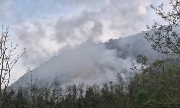 Incendie dans une décharge à Zubin Potok, des unités compétentes travaillent à la retrouver.